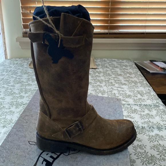 Freebird Crosby NEW - Picture 1 of 7